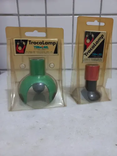 2 trocadores de lâmpadas prá tetos altos, vãos de escadas, etc...