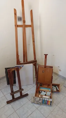 Cavalete e mala de pintura
