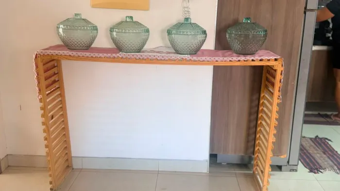 Aparador com bombonieris .
