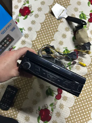 DVD RÁDIO PIONNER VEICULAR ( FUNCIONA, MAS DISPLAY NÃO )