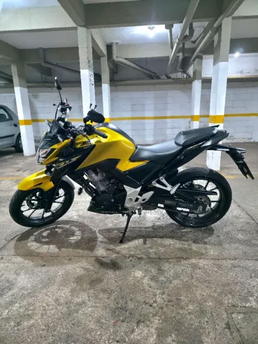 Honda CB 300F Twister ABS 2024 - Dourada (Impecável)