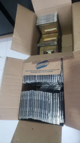 Lote de CDs antigos / coleções e  variados / tendo uma coleção com 44 CDs  Ao todo 140 cds