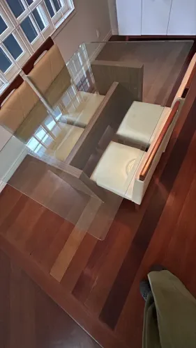 Mesa com tampo de vidro SEM AS CADEIRAS