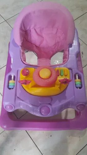 Lindo andador infantil