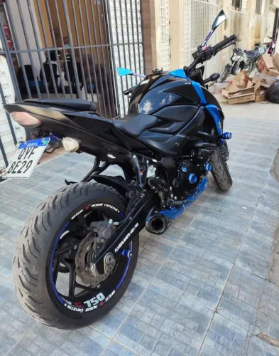 Suzuki GSXS 750