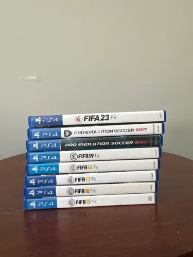 FIFA E PRO EVOLUTION SOCCER