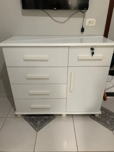 Vendo guarda-roupa e cômoda