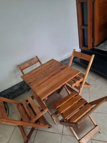 Vendo jogo de Mesa e cadeira Dobrável