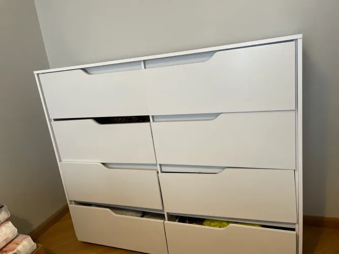 Cômoda com 8 gavetas 