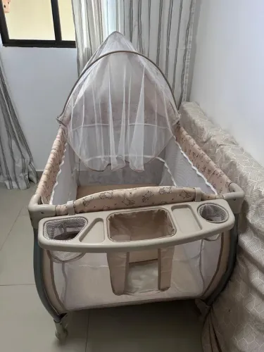 Burigotto New Berço Portátil Aconchego Chiqueiro Cerca Bebê cor Bege