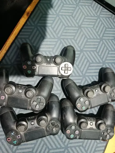 Lote controles ps4 original com defeito faço envio para todo o Brasil pela Olx pay