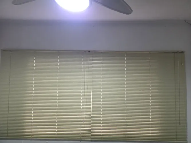 Vendo duas persianas em bom estado funcionando muito bem