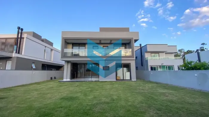 Casa com 4 suítes e 4 vagas de garagem - Campeche, Florianópolis/SC