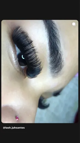 CÍLIOS VOLUMOSOS
