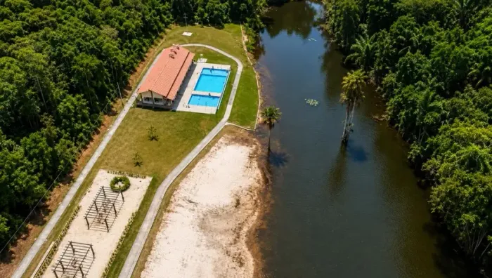 Lote em Condomínio de Chácaras com Lago, Piscinas e Área de Lazer Completa | Manuel Urban