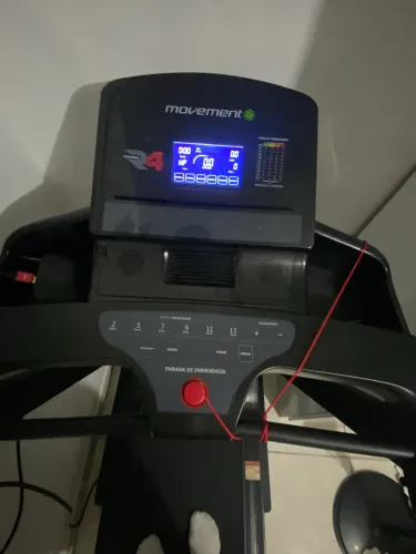 Esteira Ergométrica Movement R4 - Perfeito Estado (Dobrável e Compacta)