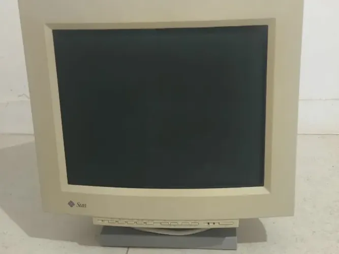 Monitor Sony GDM-20E20 Vintage de 1996 interface 13w3. 