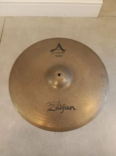 ## Prato de bateria Zildjian Ping Ride 20, liga B20, excelentes condições, sem detalhes!