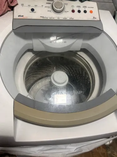 Máquina de lavar roupa usada