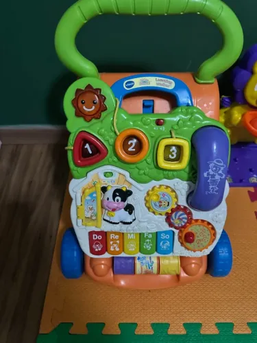 Mesa / Andador Learning Walker VTech Sit-To-Stand Verde com bandeja removível