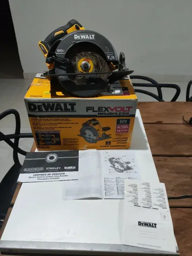 Serra circular Dewalt DCS578