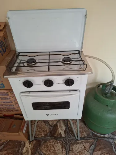 Fogão duas bocas com forninho. Ideal para kitinete pouco uso.