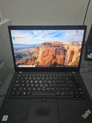 ThinkPad - T490 (Touch-Screen)