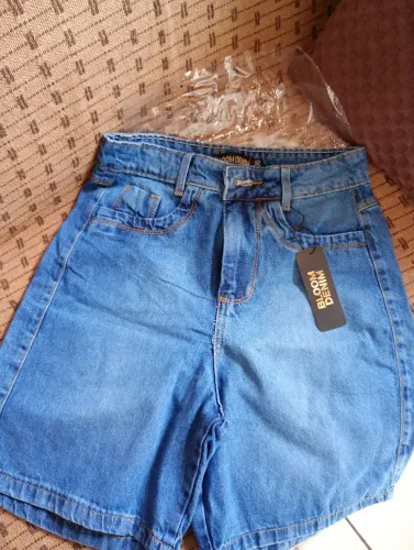 Bermuda jeans sem lycra em alta