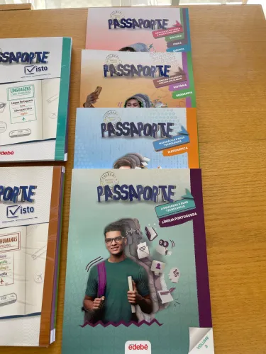 Livros e apostilas 3 °ano Ensino médio Coleção Passaporte EDEBÊ 