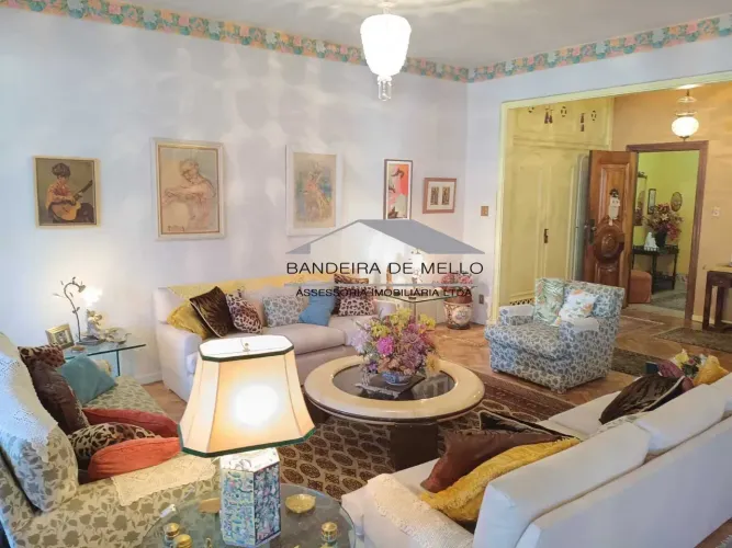 BANDEIRA DE MELLO VENDE  são 276 m², salas, 4 quartos, 02 vagas, em Copacabana