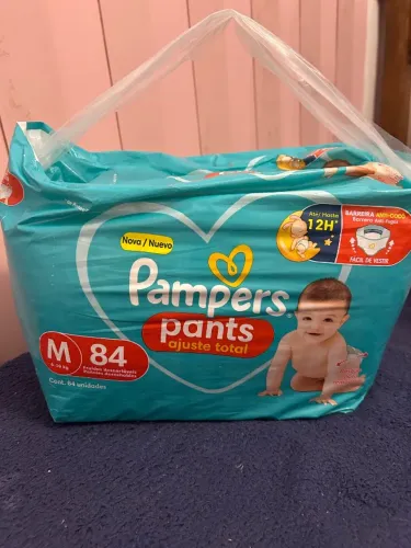 Fraldas Pampers M com 84 unidades