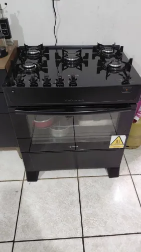 Vende se fogão 3 meses de uso 5 bocas mesa de vidro 