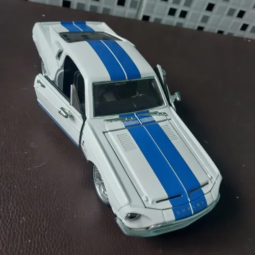 Miniatura mustang shelby 1968 escala 1/24