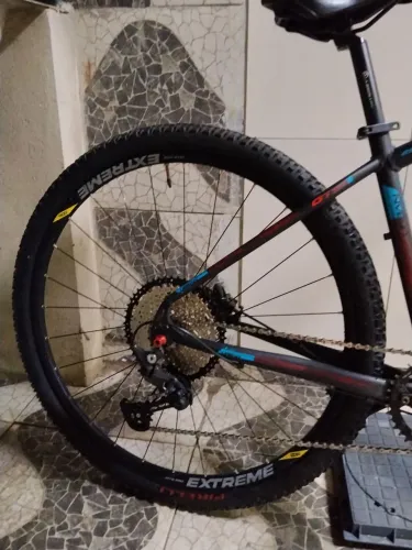 Bike do GTS com freio hidráulico Shimano MT 200 kit K7 Shimano 12v e suspensão toseek bike