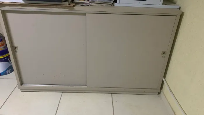 ? ARMÁRIO À VENDA!