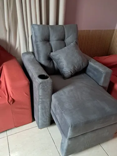 Poltrona retrátil e reclinável Nova e embalada 