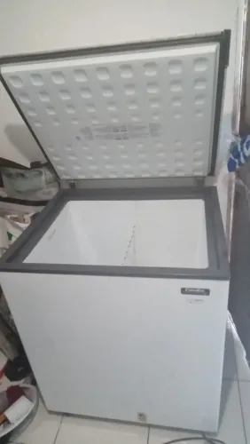 Freezer semi novo
