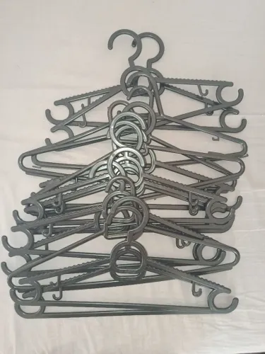 Vendo 14 cabides preto