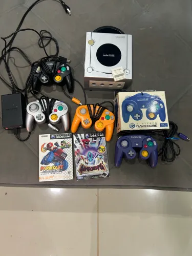Gamecube 2 jogos 4 controles