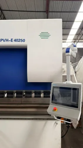 DOBRADEIRA CNC PERECLES MÁQUINA 