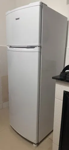 Geladeira semi-nova, apenas 10 meses de uso! Modelo Cônsul FrosFree 336L