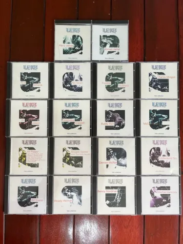 Lote com 18 CDs da Coleção The Jazz Masters - 100 Anos de Swing