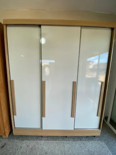 Guarda roupa 3 portas de correr