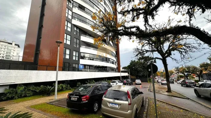 Elegante apartamento mobiliado para locação no Cabral Hills - 106m²!!
