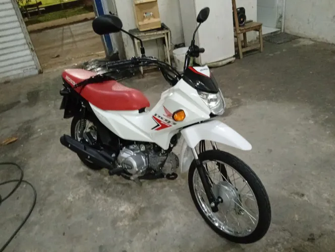 Moto novinha sem detalhes