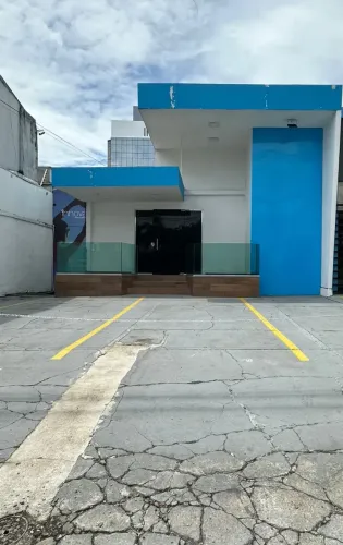 Imóvel em Vieiralves para clínicas ou escritórios