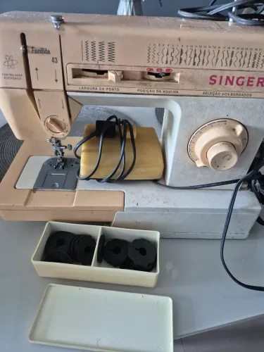 Vendo máquina de costura Singer Facilita 43
