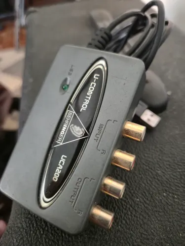 Placa de áudio Behringer UCA 200