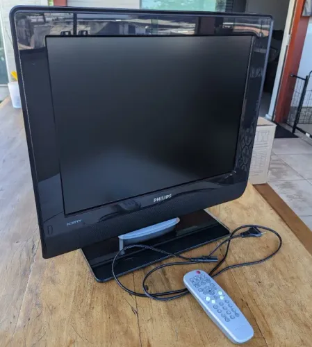 TV Philips LCD 20" 4:3 VGA | Ideal para Arcade, Bartop, PS2 e Retrogames