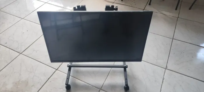 Retorno de palco TV LCD 32" Panasonic com controle